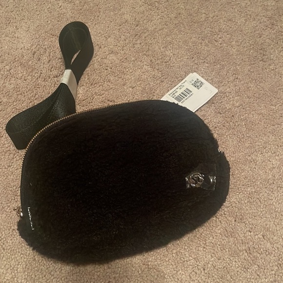 NWT Lululemon Wear Everywhere Belt Bag *fleece - Picture 2 of 7